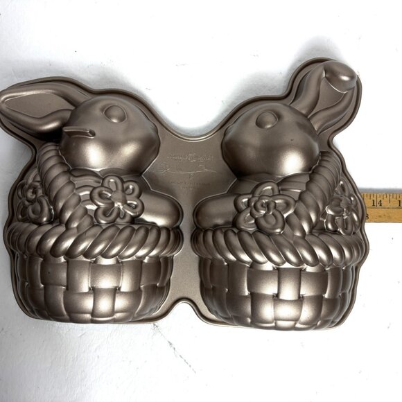 Nordic Ware Easter Bunny in Basket Cake Pan EUC - Picture 7 of 9